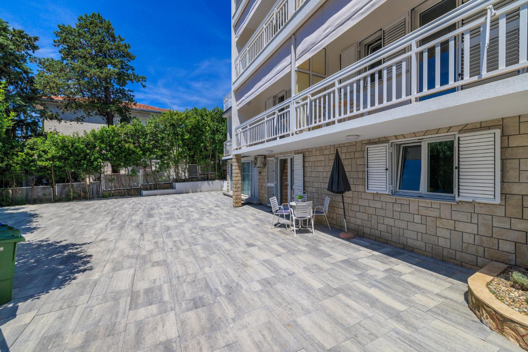 Podvezanec Apartment Dramalj Luaran gambar